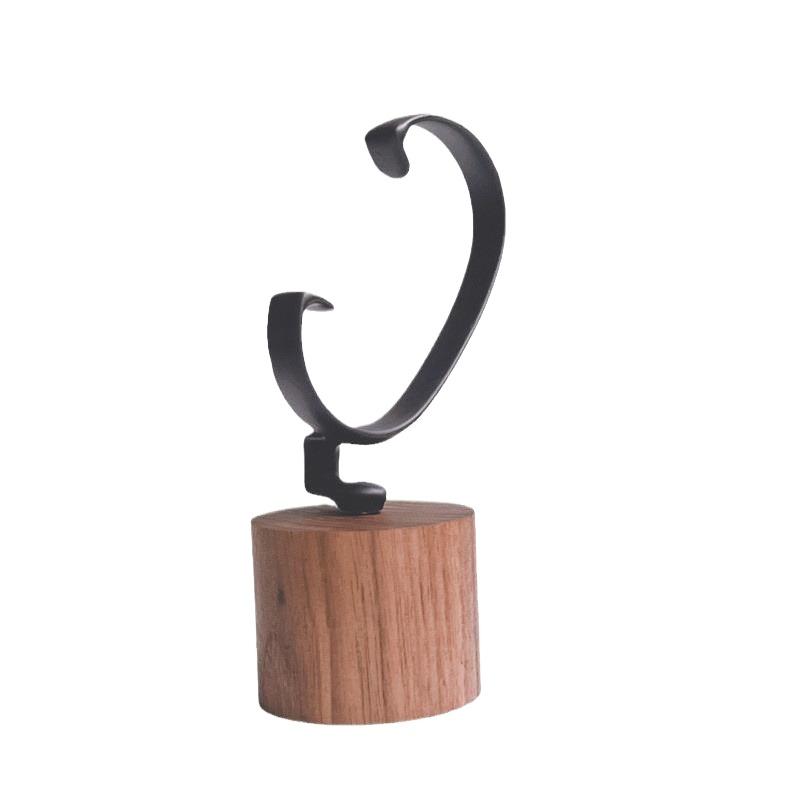 Soporte de madera en forma de  - Jewelry And Watches Inc reseña y precio