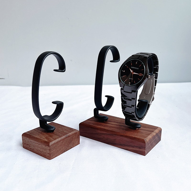 Soporte de madera en forma de  - Jewelry And Watches Inc reseña y precio